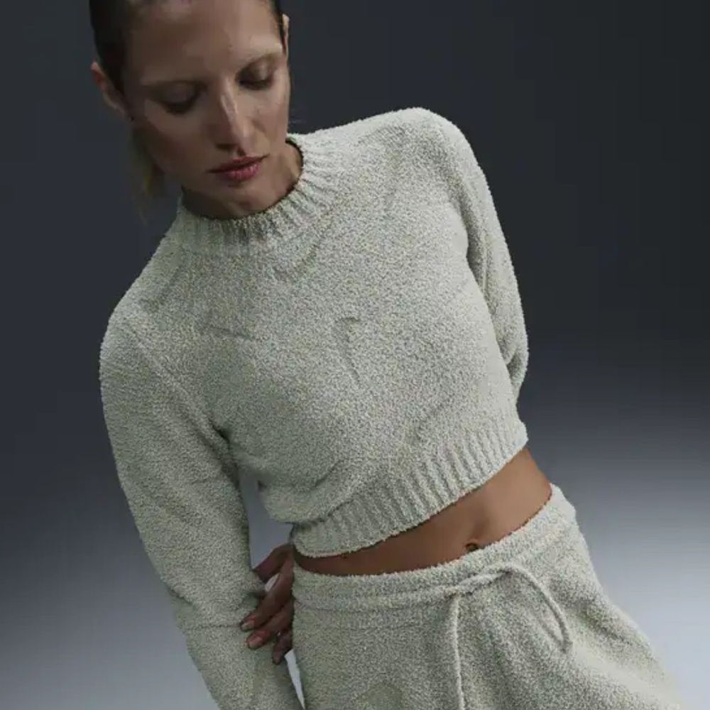 NWT! Nike Sportswear Phoenix Cozy Bouclé in Green, Small